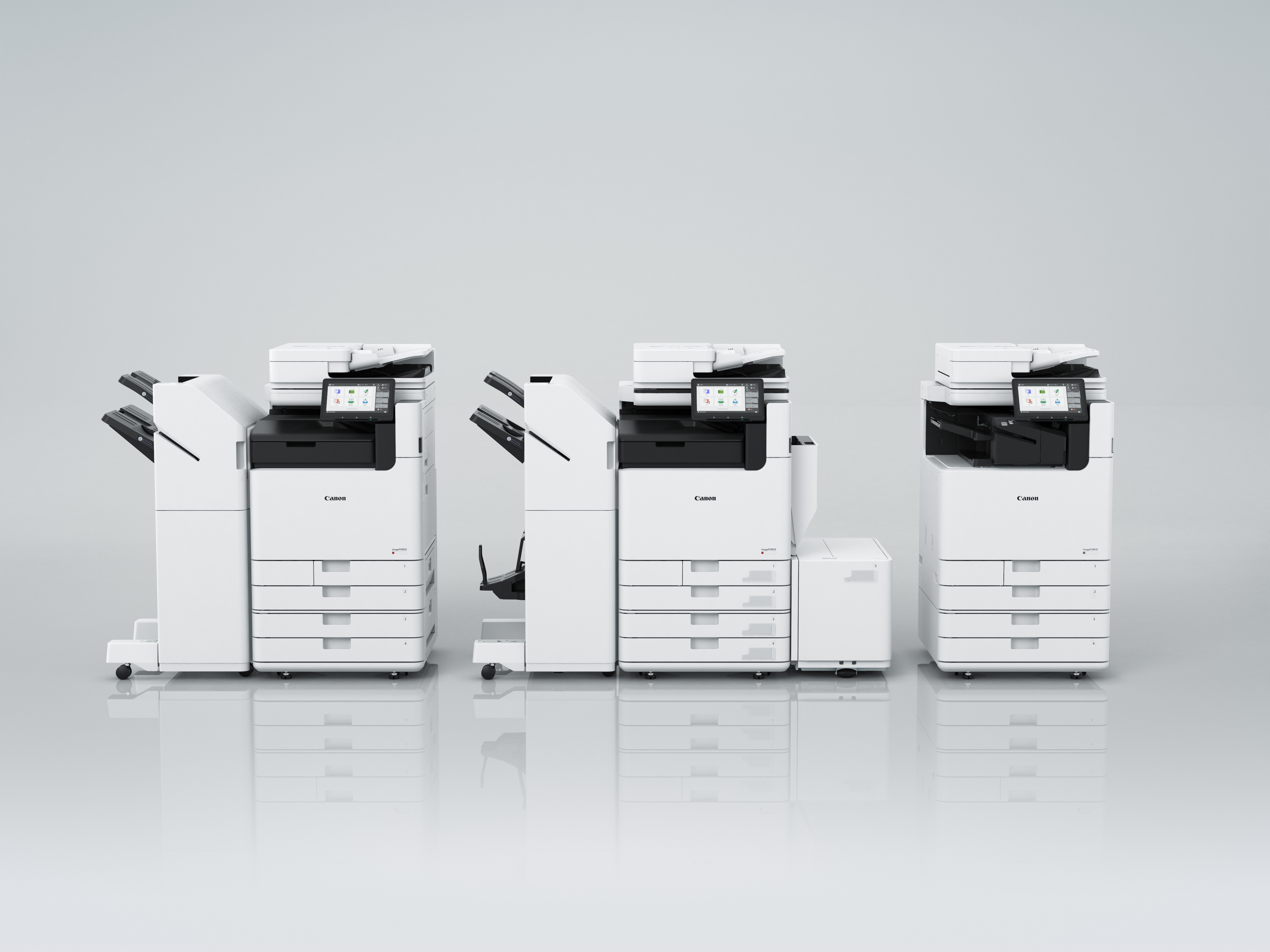 Canon imageFORCE Lineup: Drei moderne A3-Multifunktionssysteme in einer hellen Büroumgebung